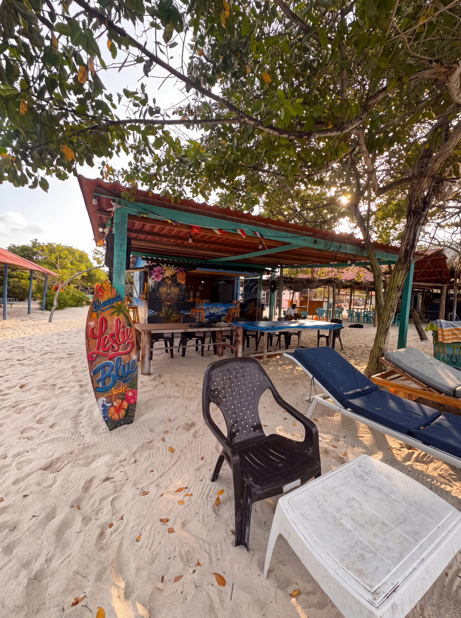 Leslie Blue Bar en Isla Agua Azul Barú
