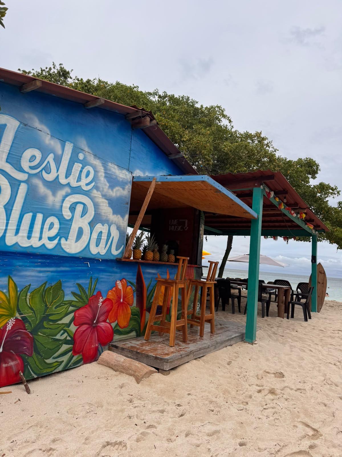 Leslie Blue Bar en la Playa